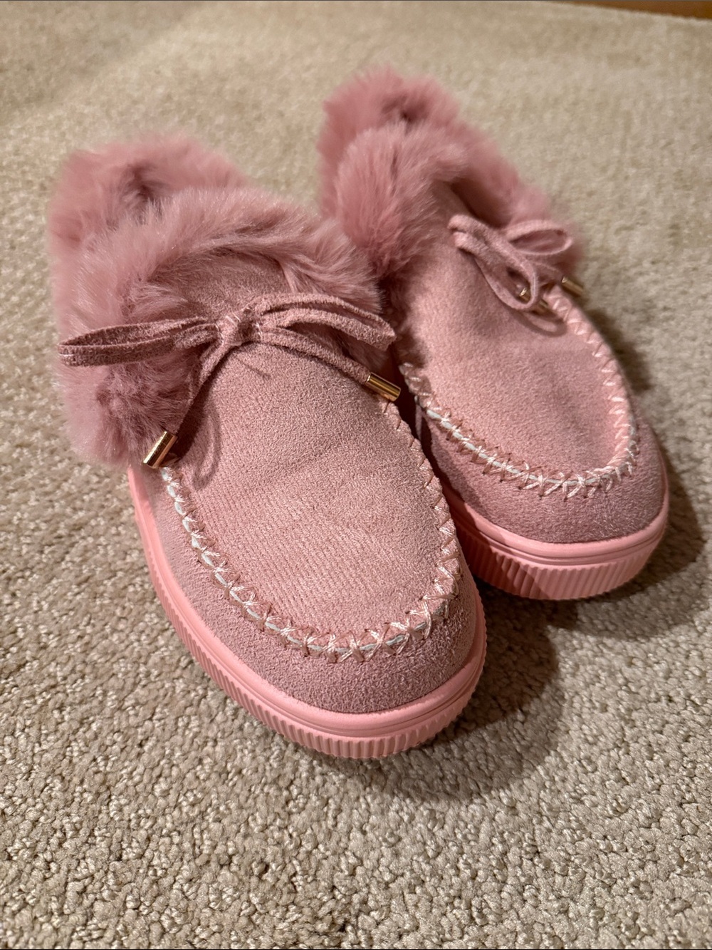 NWOT Pink Faux Fur Moccasin Slippers